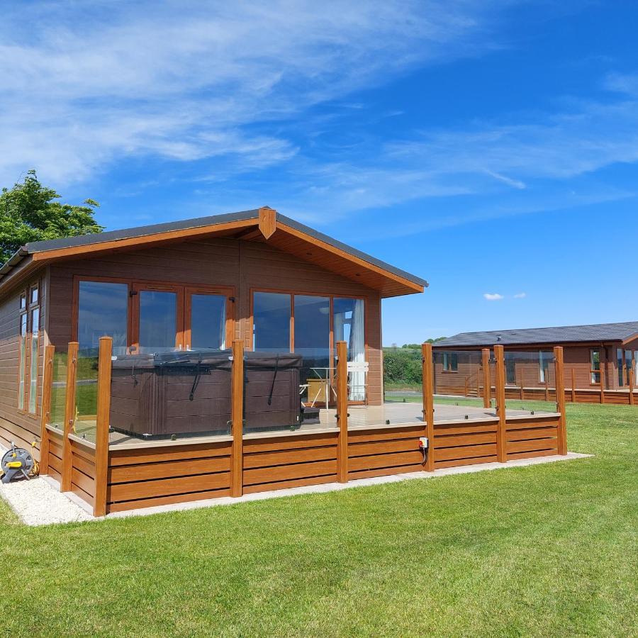 Luxury Family Beechwood Lodge With Hot Tub Lochwinnoch Eksteriør bilde