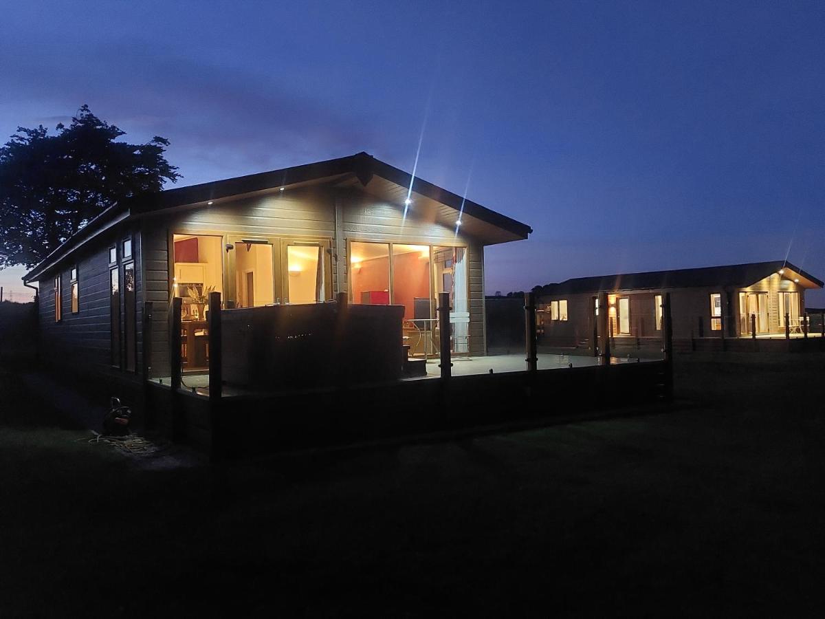 Luxury Family Beechwood Lodge With Hot Tub Lochwinnoch Eksteriør bilde