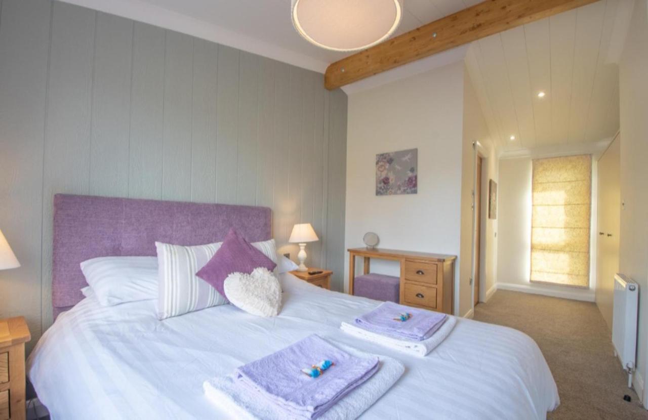 Luxury Family Beechwood Lodge With Hot Tub Lochwinnoch Eksteriør bilde