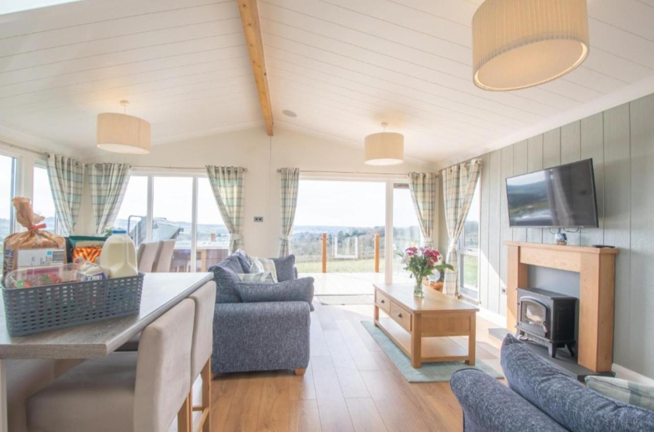 Luxury Family Beechwood Lodge With Hot Tub Lochwinnoch Eksteriør bilde