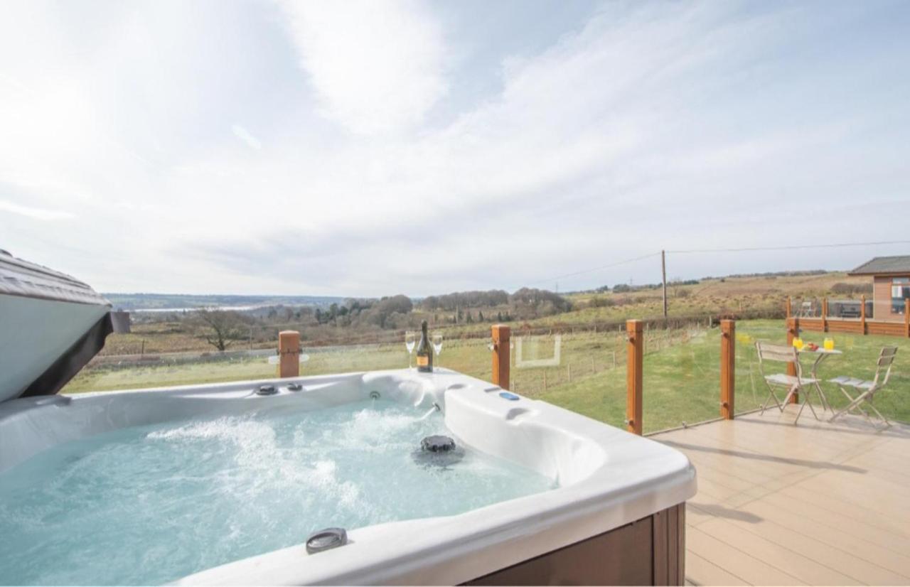 Luxury Family Beechwood Lodge With Hot Tub Lochwinnoch Eksteriør bilde