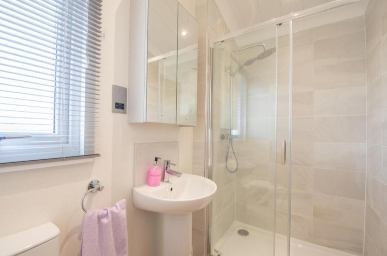 Luxury Family Beechwood Lodge With Hot Tub Lochwinnoch Eksteriør bilde