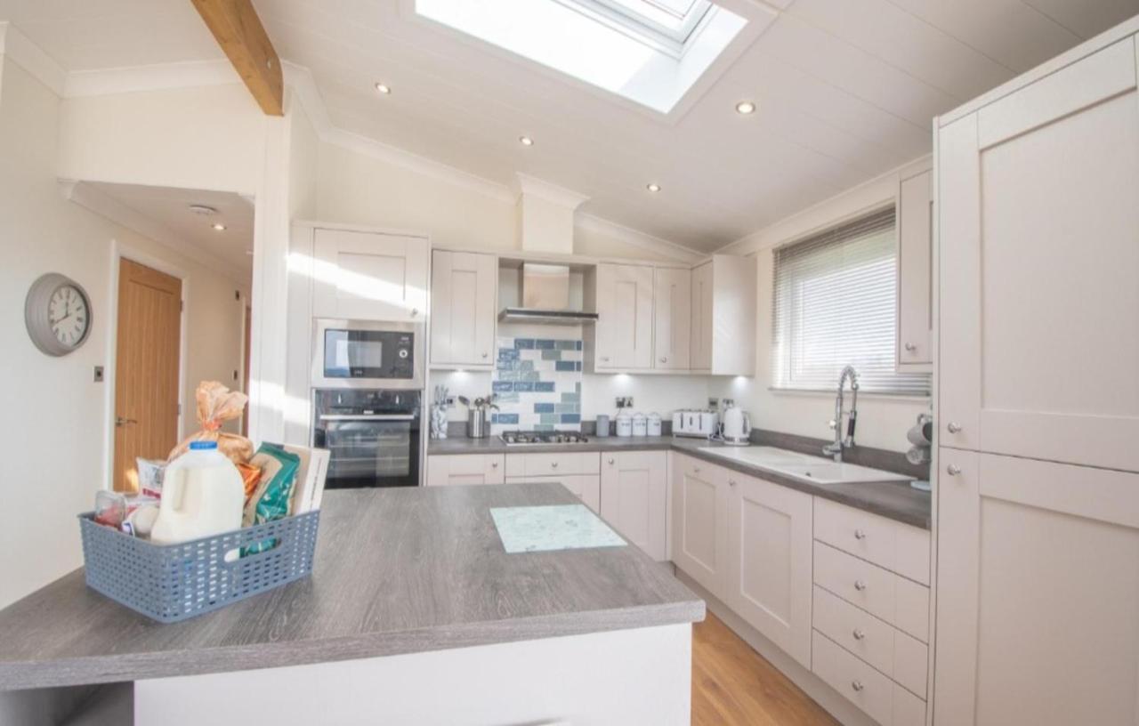 Luxury Family Beechwood Lodge With Hot Tub Lochwinnoch Eksteriør bilde