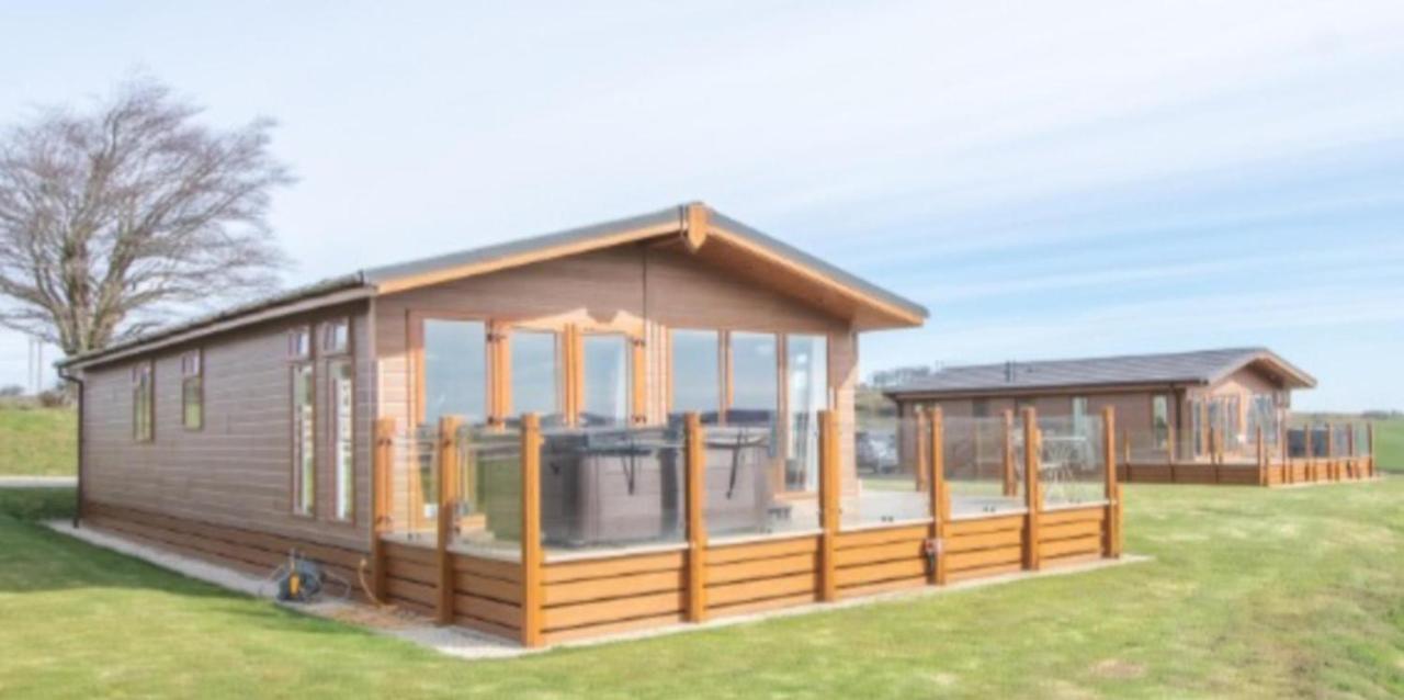 Luxury Family Beechwood Lodge With Hot Tub Lochwinnoch Eksteriør bilde