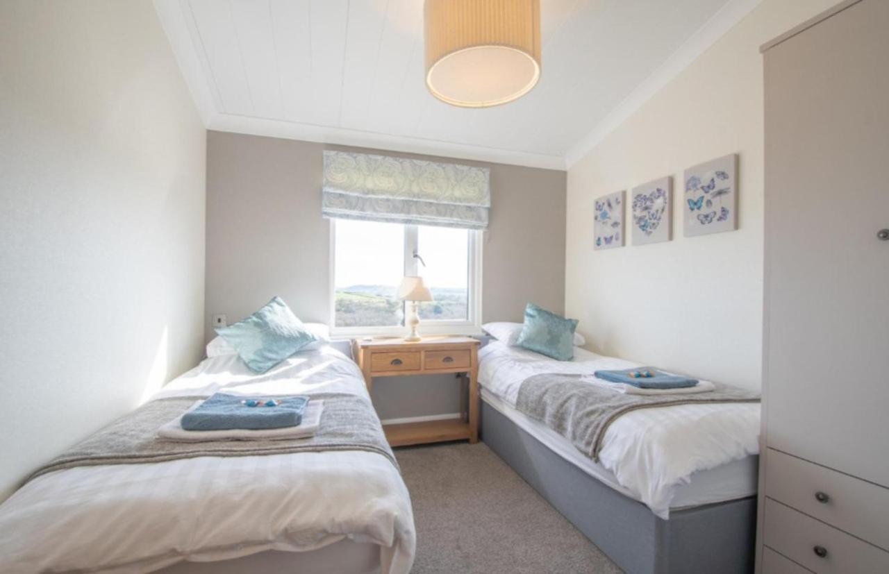 Luxury Family Beechwood Lodge With Hot Tub Lochwinnoch Eksteriør bilde