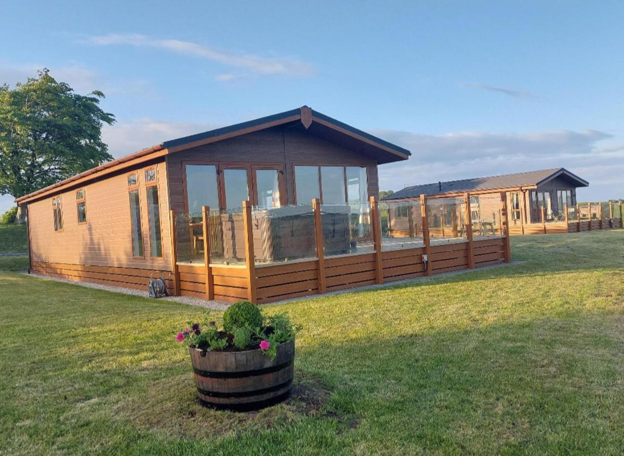 Luxury Family Beechwood Lodge With Hot Tub Lochwinnoch Eksteriør bilde